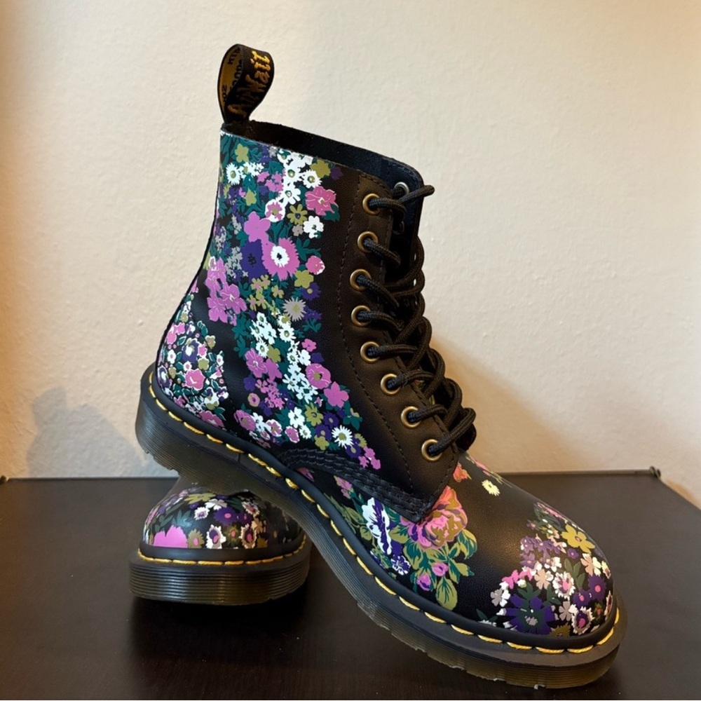 Dr. Martens Floral 1460 Pascal Leather Combat Boots New w/o Box Sz 8 Women